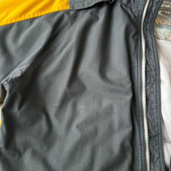 O’Neill snowboarding jacket - Picture 9 of 9